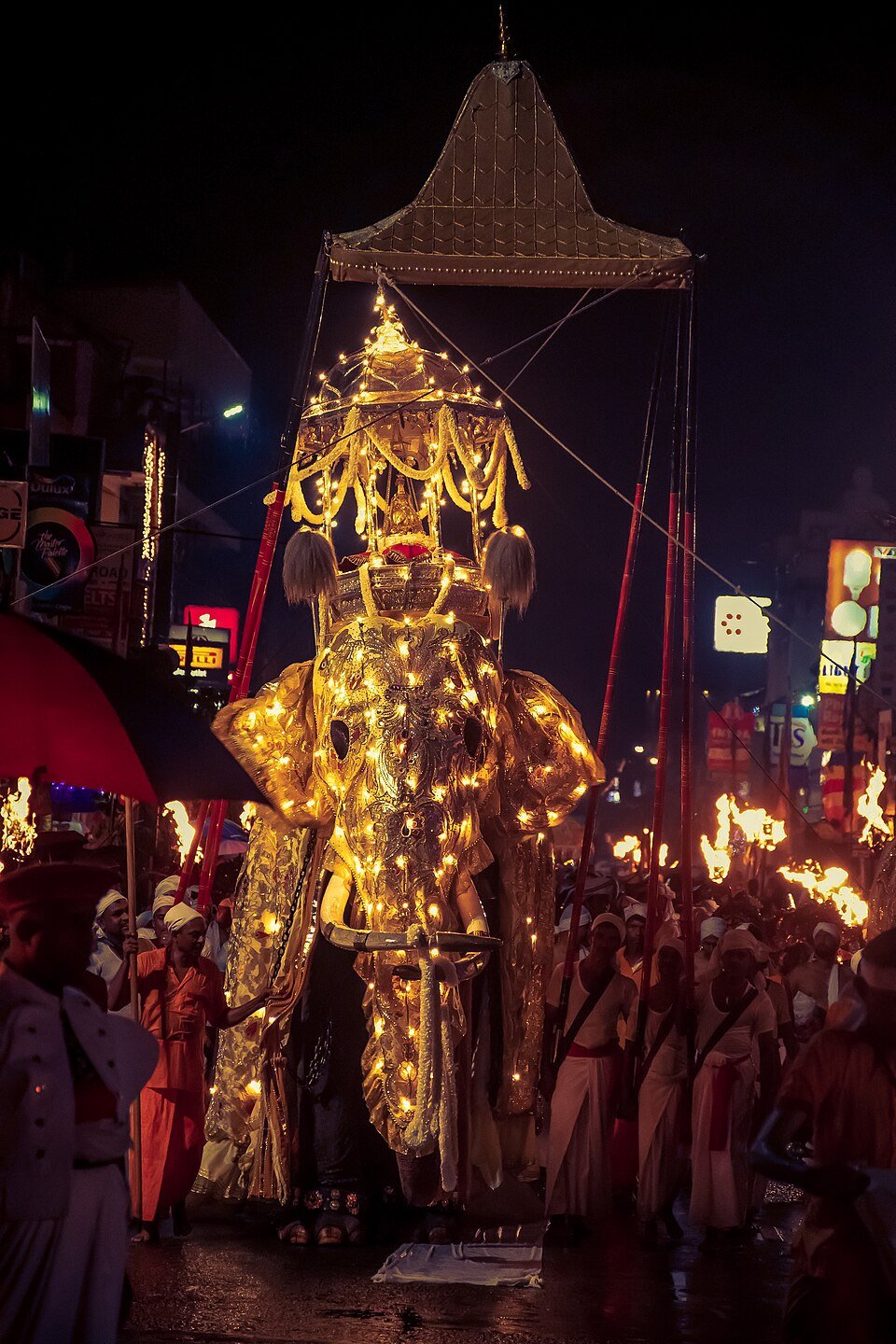 kandy perahera dancing